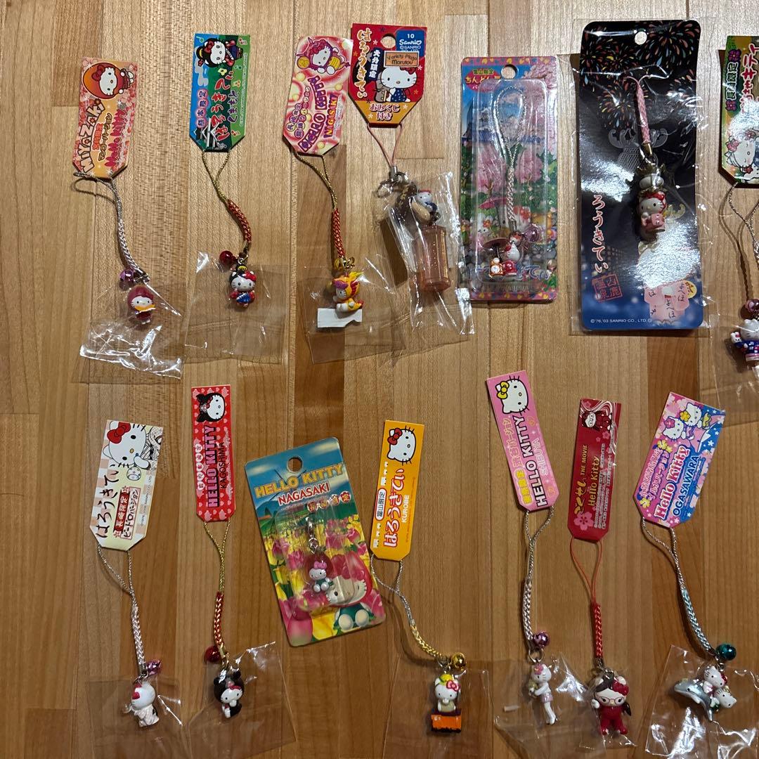 【新品未使用】ハローキティご当地ストラップ35個セット
