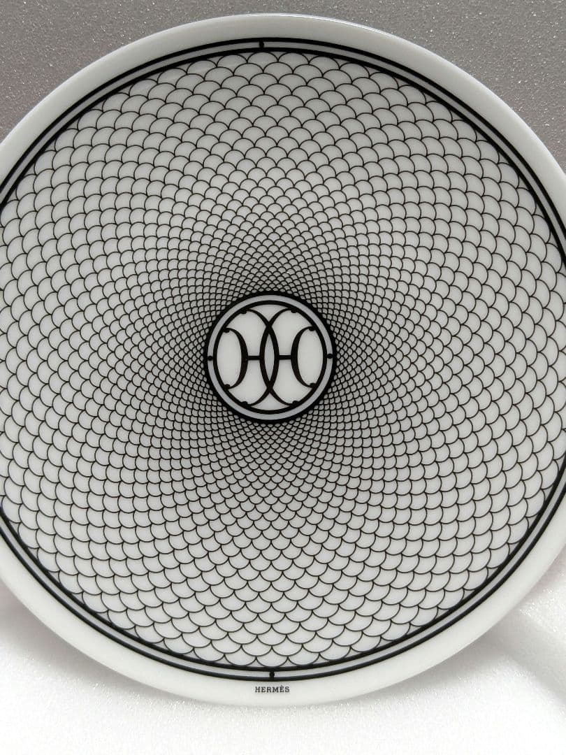 新品、未使用 HERMES パンプレート Hデコ 円形皿 白14cm 1枚 - メルカリ