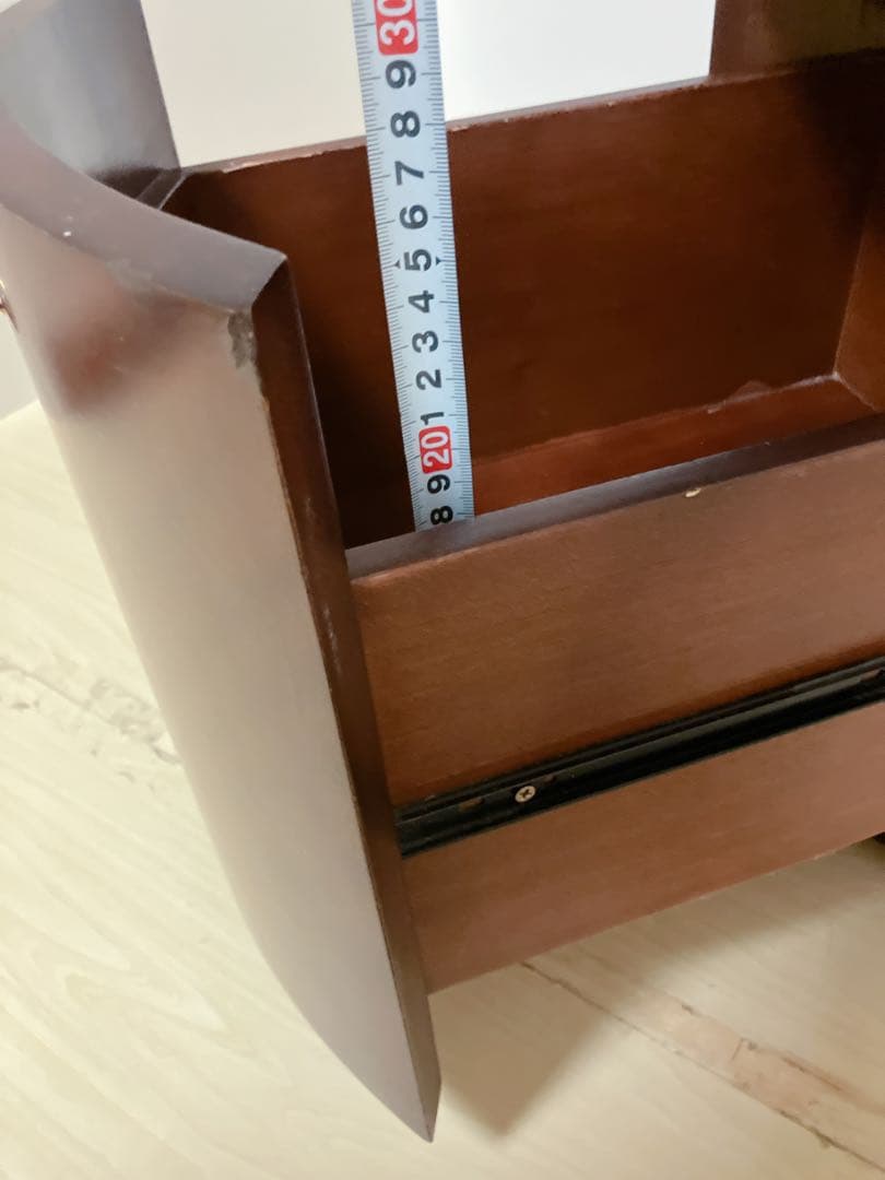 アンティーク調　キャスター付き　木製サイドテーブル　キャビネット　エンドテーブル