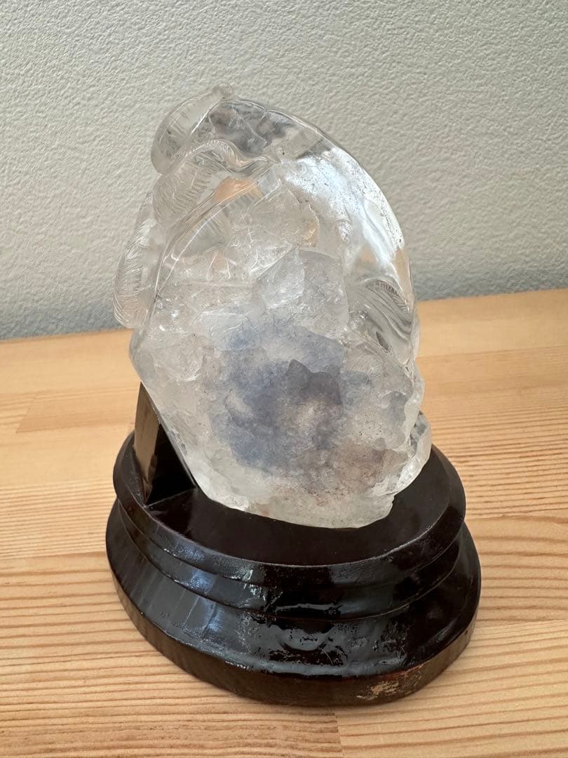 天然水晶 レインボー 彫刻 九尾狐 置物 台座付き