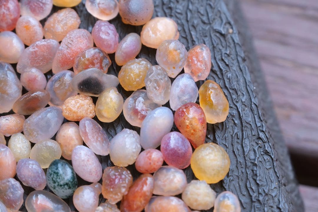 ゴビ石−1400 ゴビ瑪瑙　原石　極小粒　カラーフル