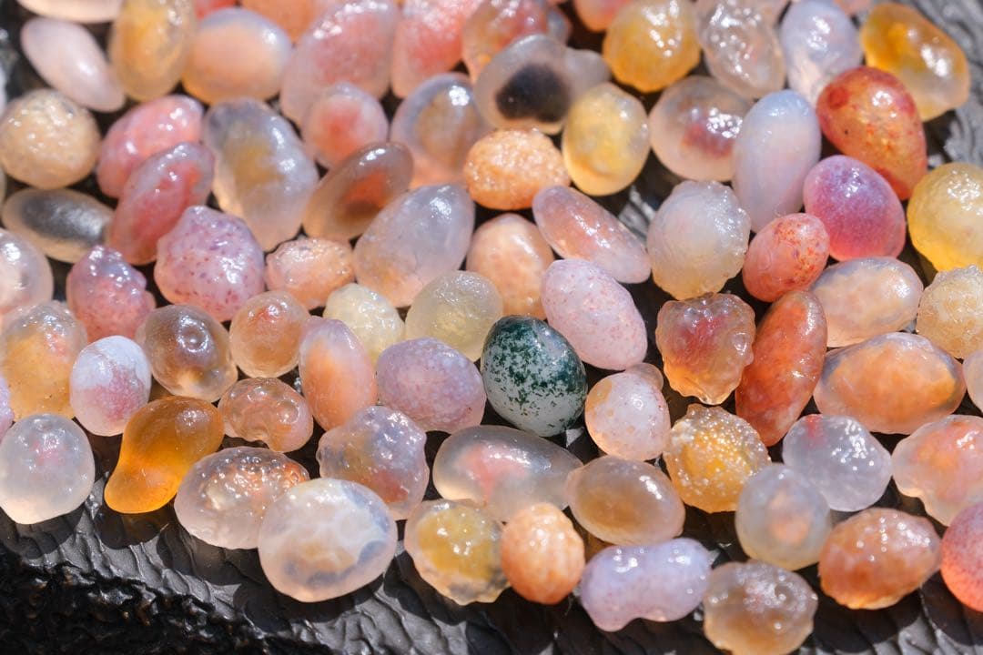 ゴビ石−1400 ゴビ瑪瑙　原石　極小粒　カラーフル