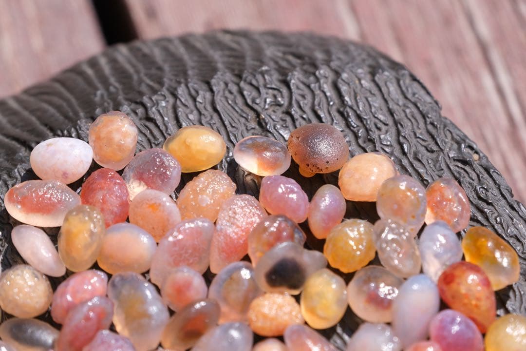 ゴビ石−1400 ゴビ瑪瑙　原石　極小粒　カラーフル