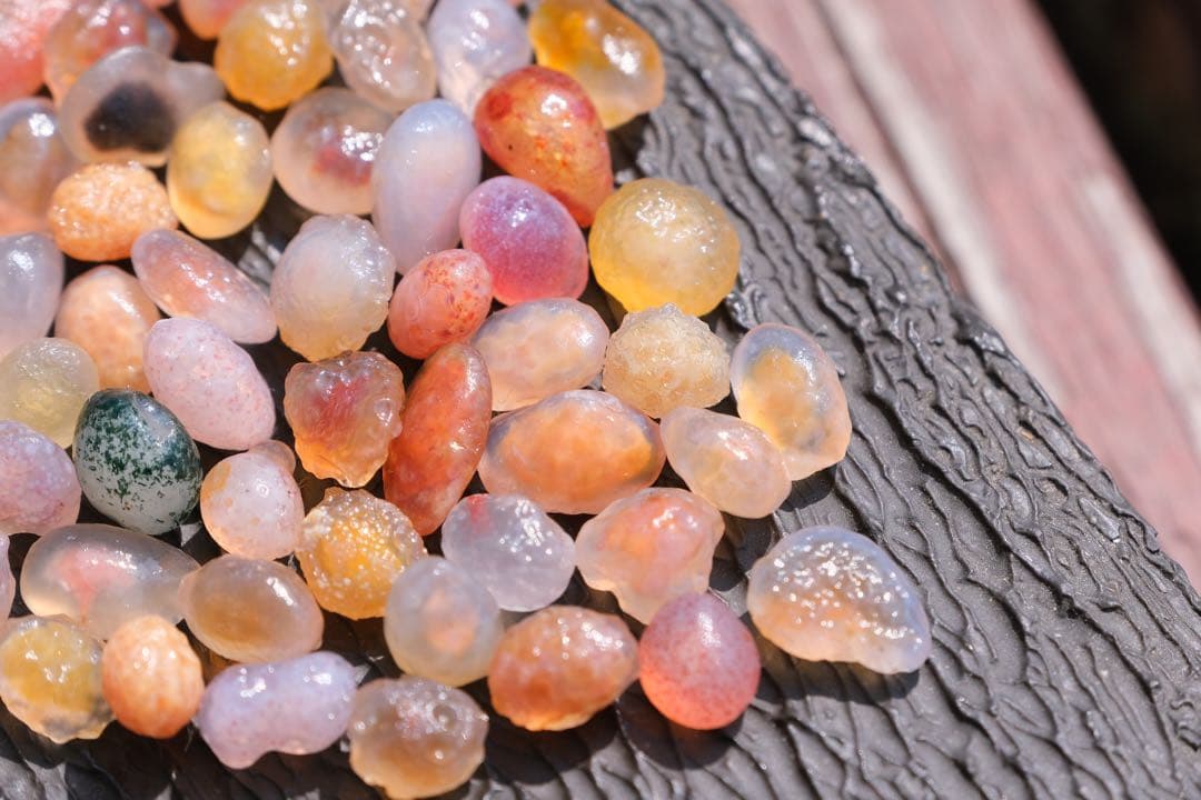 ゴビ石−1400 ゴビ瑪瑙　原石　極小粒　カラーフル