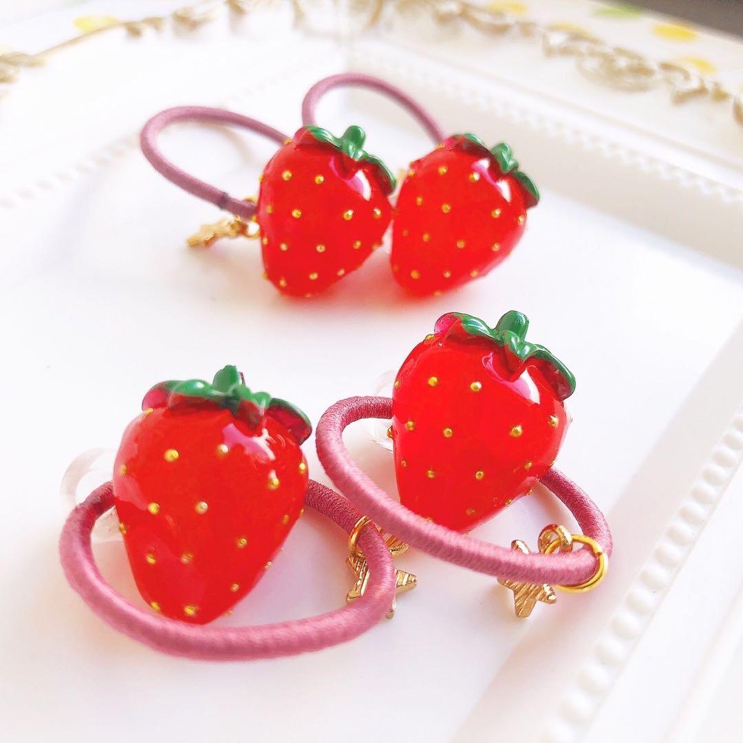 ⑥レジンヘアアクセサリー いちご ヘアゴム レジンヘアゴム - メルカリ