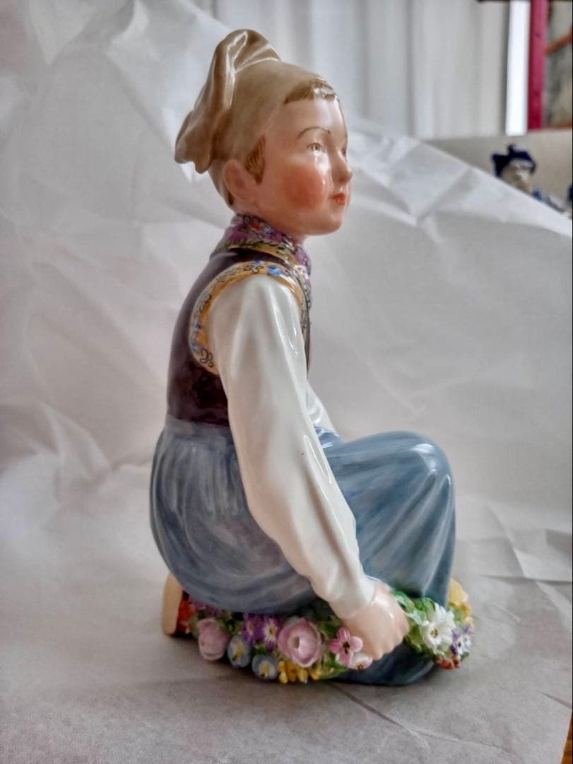 尚　　ロイヤルコペンハーゲン　フィギュリン　陶器人形　民族衣装シリーズ