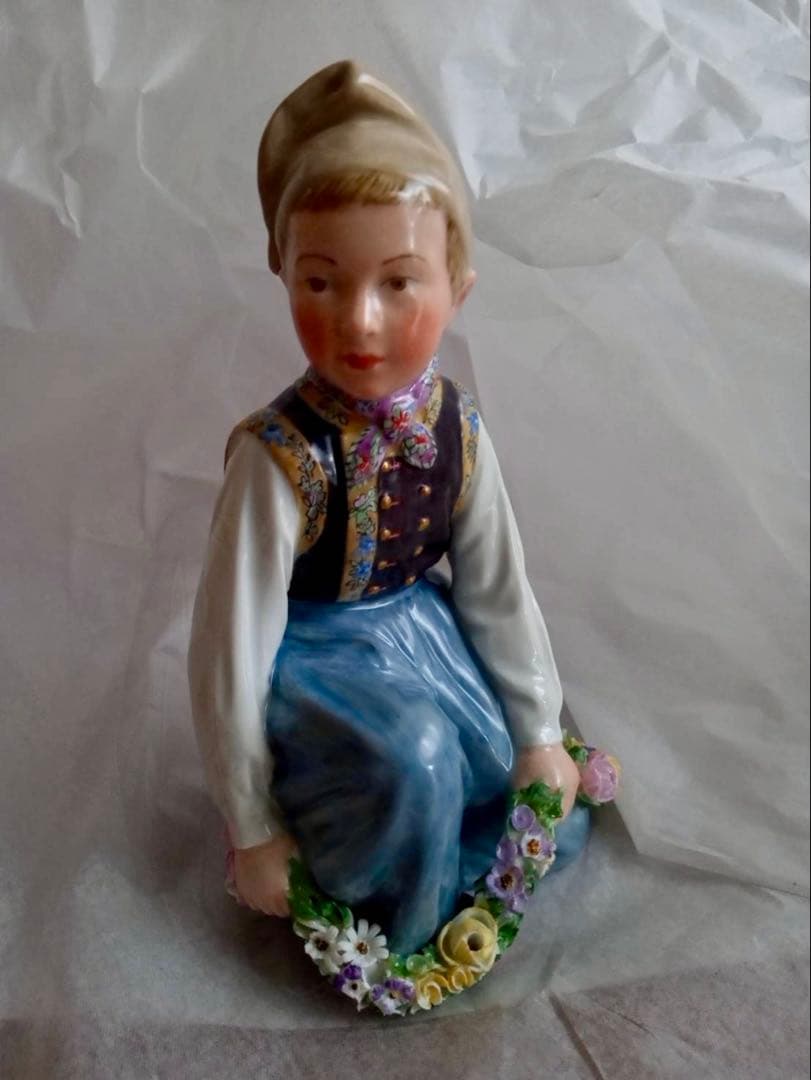 尚　　ロイヤルコペンハーゲン　フィギュリン　陶器人形　民族衣装シリーズ