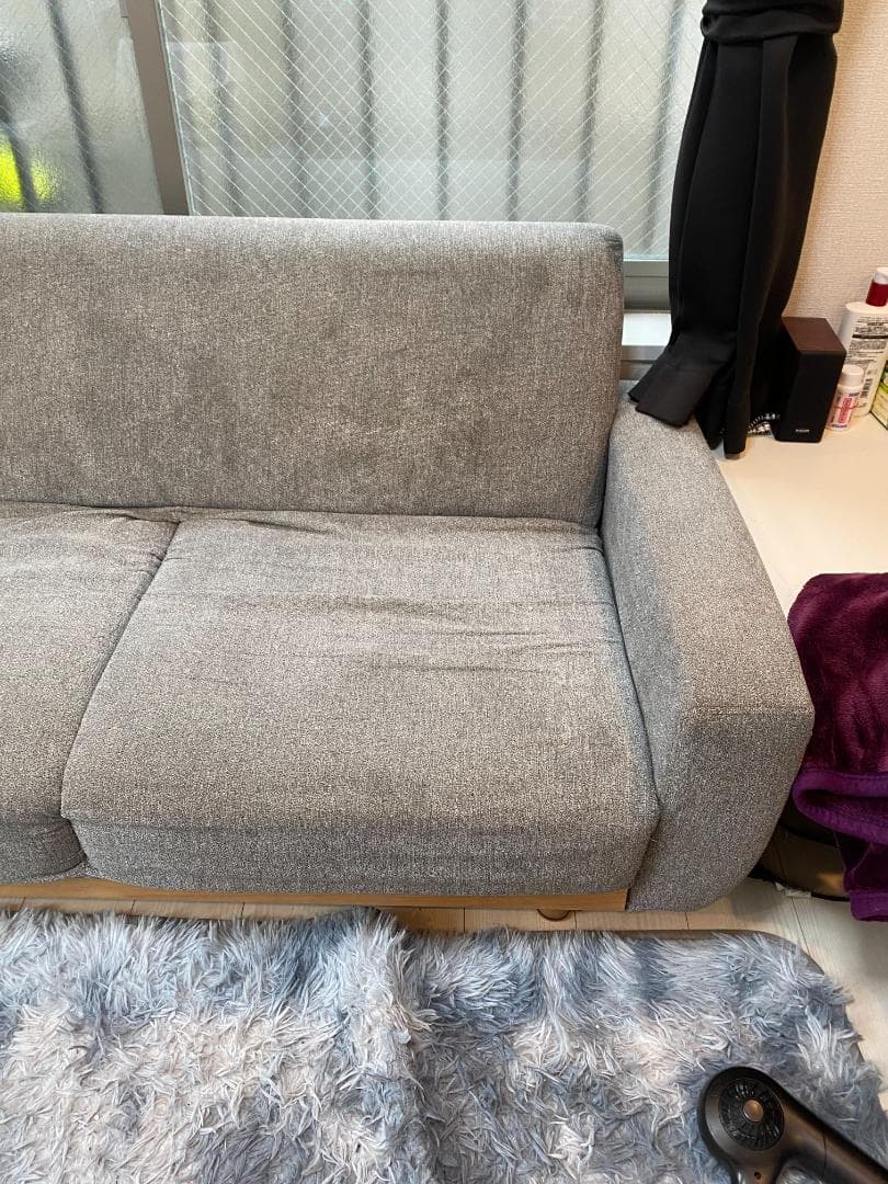 グレー 2人掛けソファ モダンデザイン