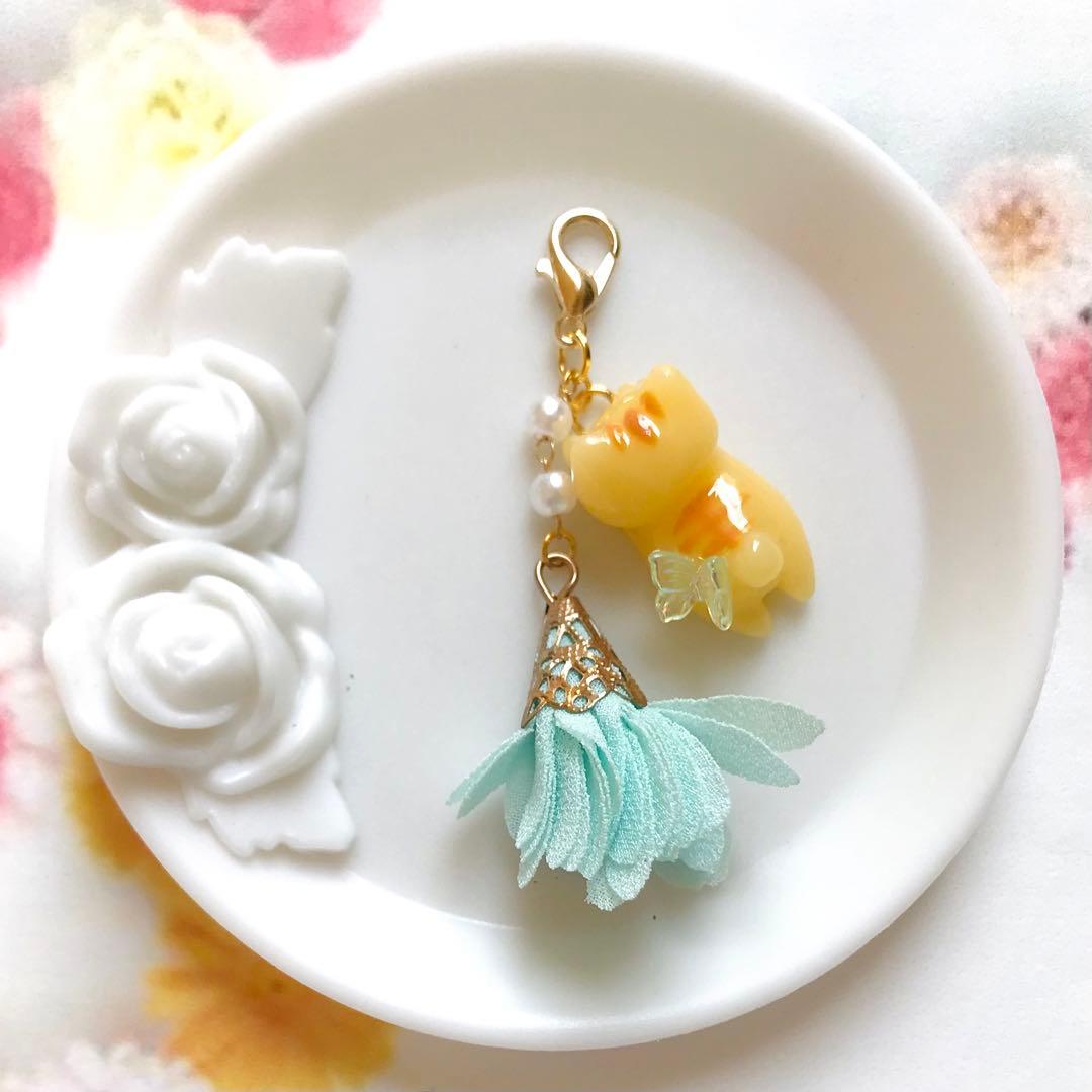 ぐでねこちゃんと花びらタッセル　チャーム　とらねこ