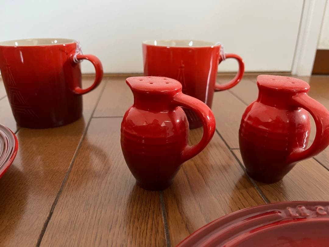 ル・クルーゼの茶碗セット　マグカップ（エッフェル塔）　ソルト＆ペッパー入れ