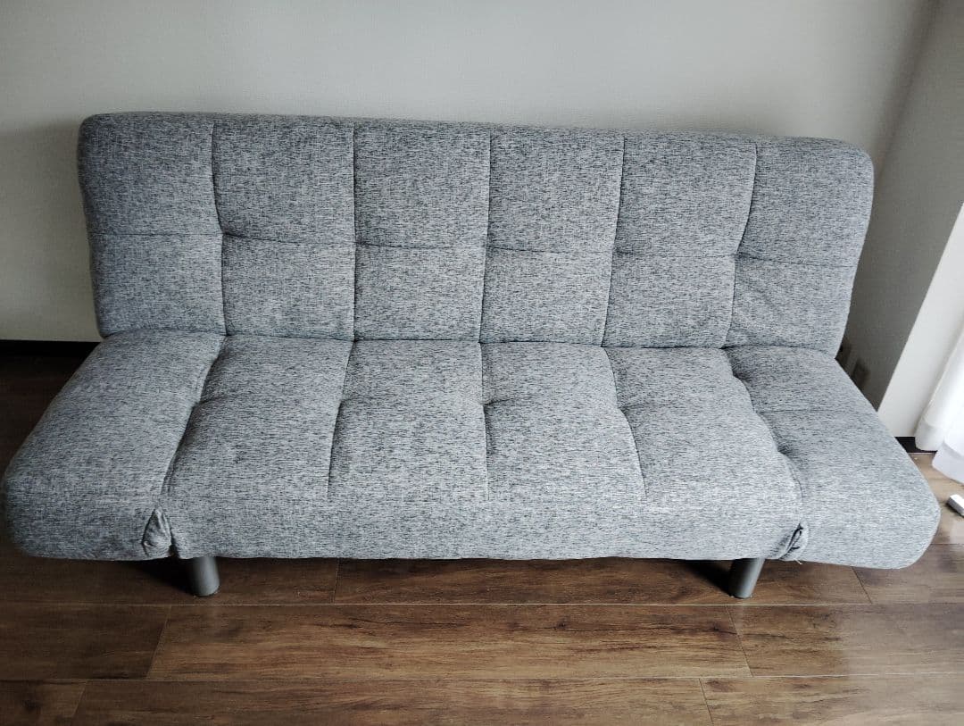 グレーのリクライニング2人掛けソファ