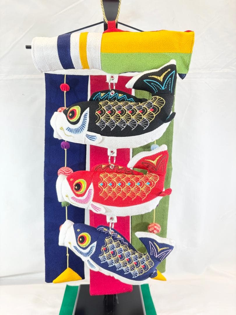 ちりめん鯉のぼり 三色特小(ｃ) ちまき・あやめ付き タペストリー式スタンド付