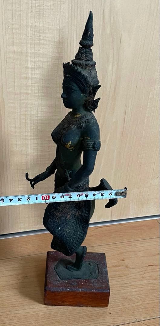 タイ舞踊　踊り子像　仏像　アート
