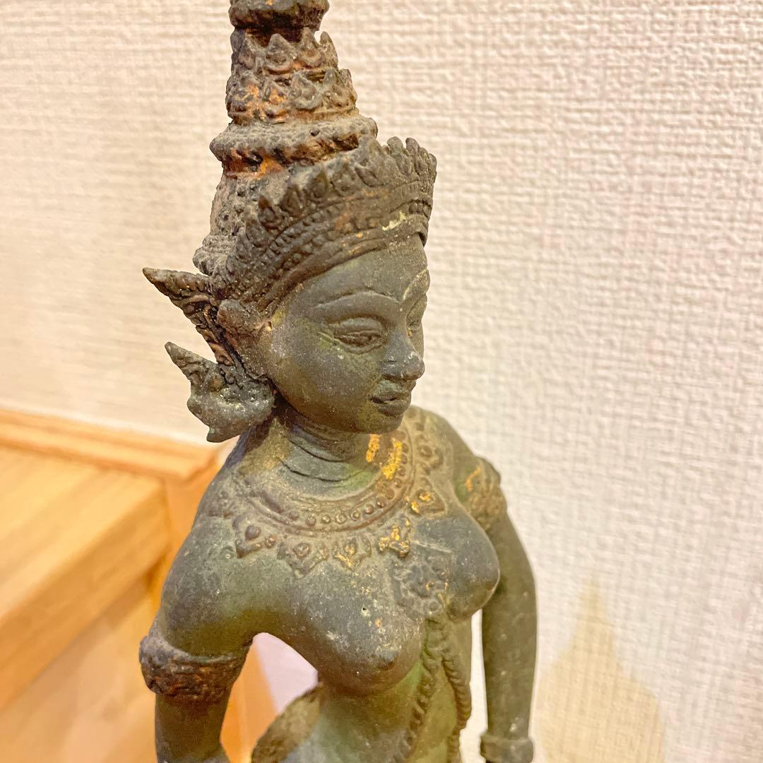 タイ舞踊　踊り子像　仏像　アート