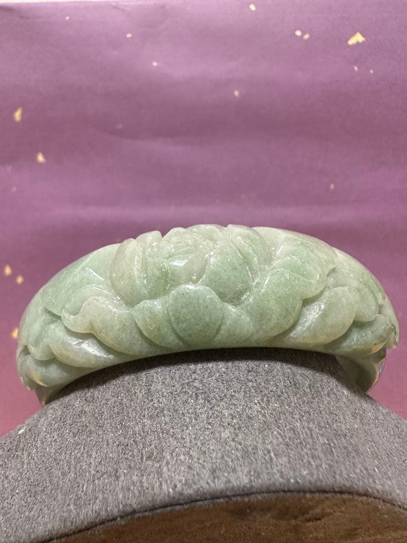 グリーン薔薇バングル シャー太翠 天然石バングル - メルカリ