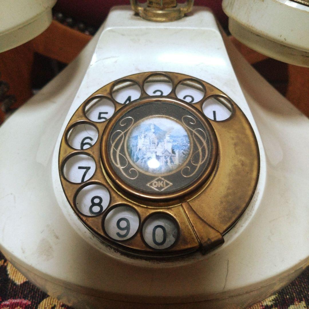 置物 antique telephone