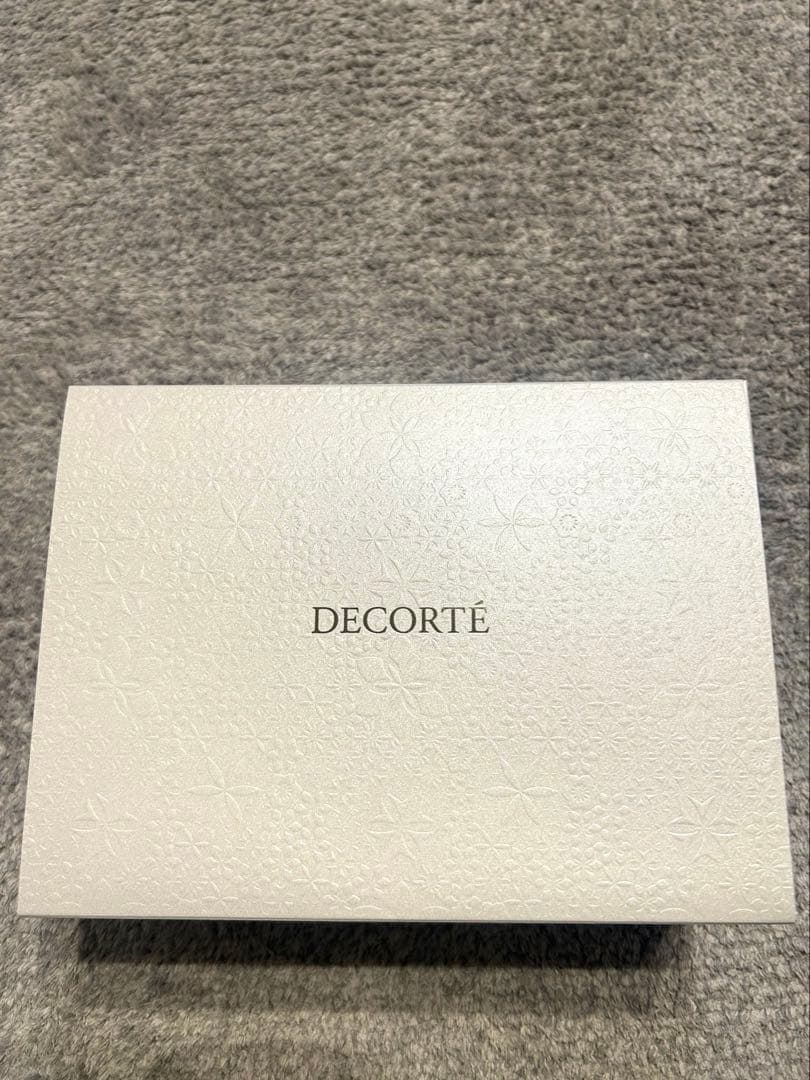 DECORTE AQ リペアボリュームシャンプー＆トリートメントセット