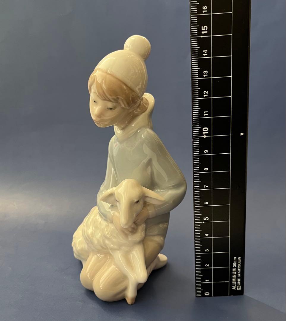 リヤドロ　子羊と一緒　陶器人形