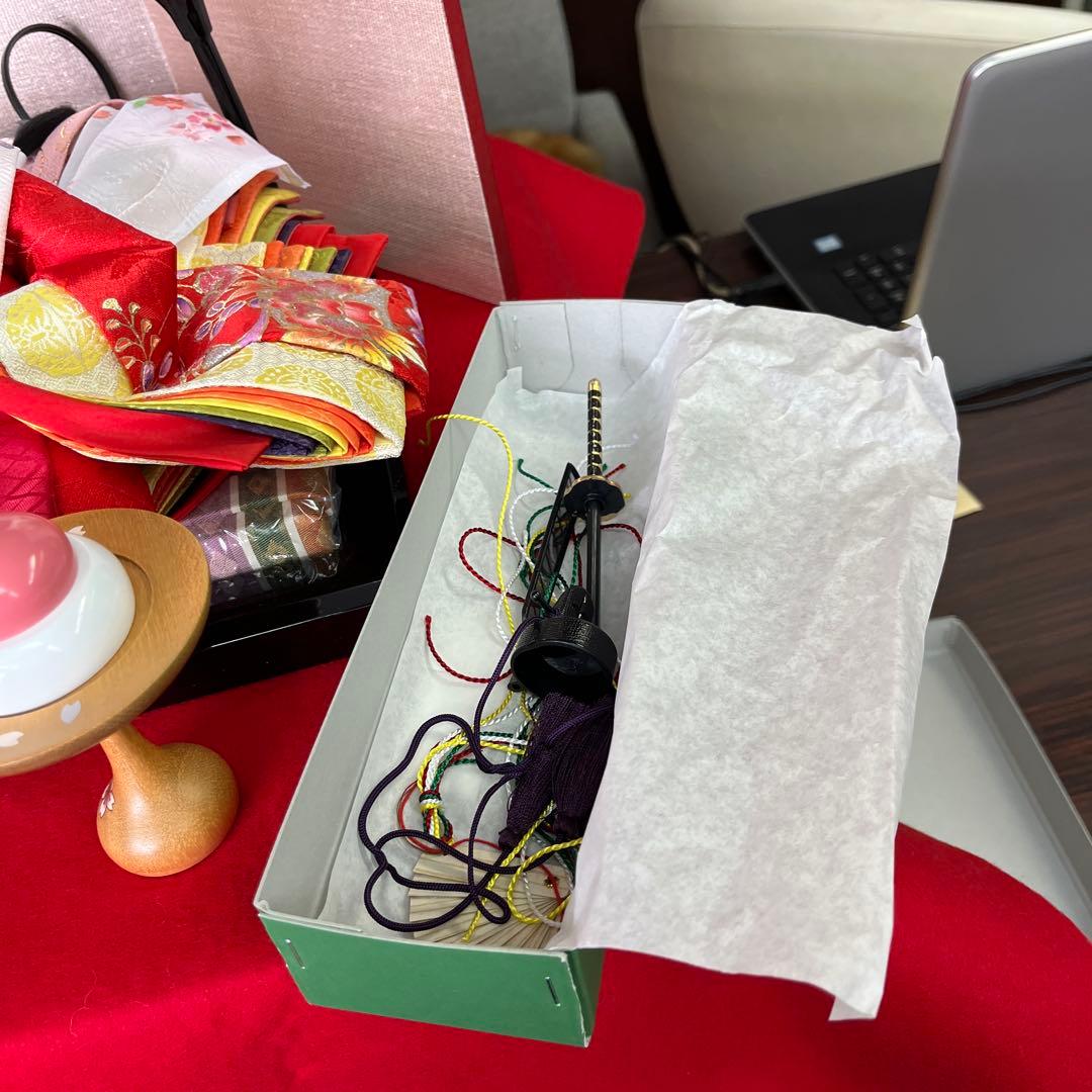 雛人形 男雛と女雛の親王飾り わかさや人形店閉店処分9割引き - メルカリ