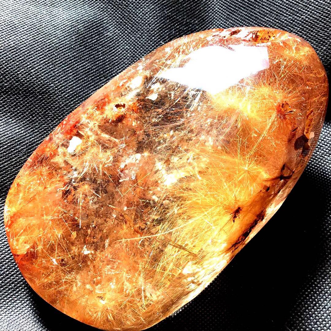 希少　個性強い　美しいガーデン赤茶色ルチルクォーツ　1.2キロ　置物　ライト付き