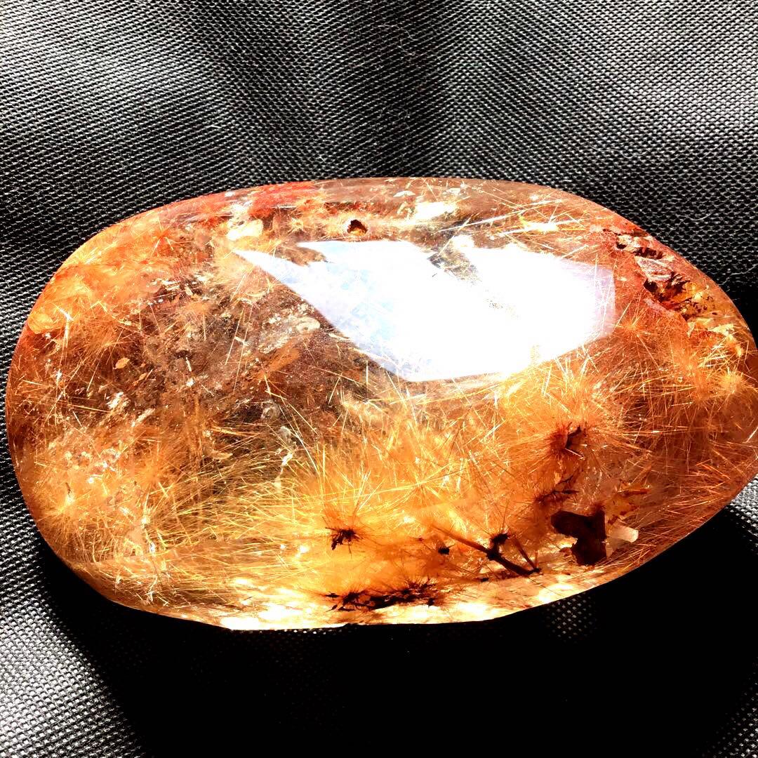 希少　個性強い　美しいガーデン赤茶色ルチルクォーツ　1.2キロ　置物　ライト付き