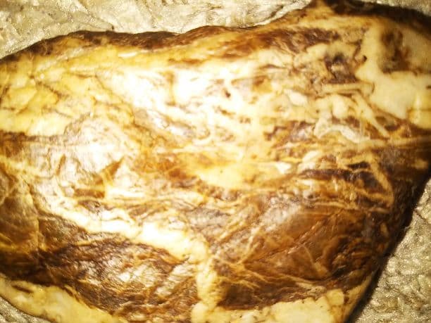 翡翠鉱と呼ばれる種類の原石です。