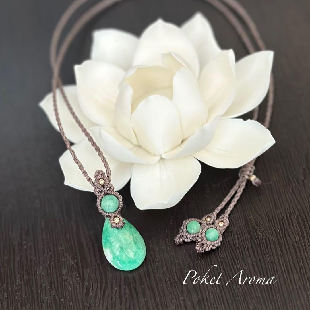 『翠郷』ライトカラーエメラルドのマクラメペンダントネックレス