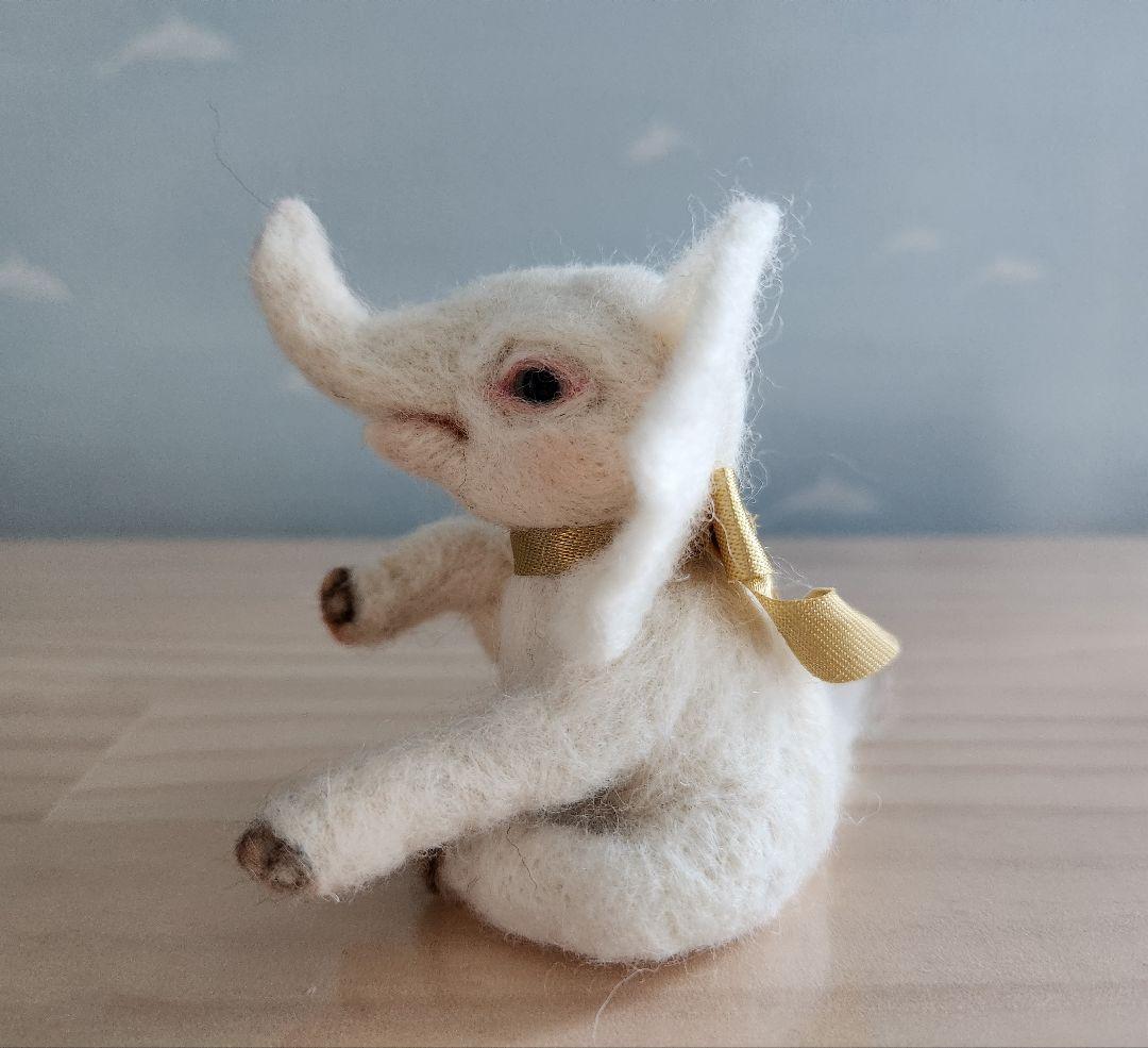 ハンドメイド 羊毛フェルト 白い象