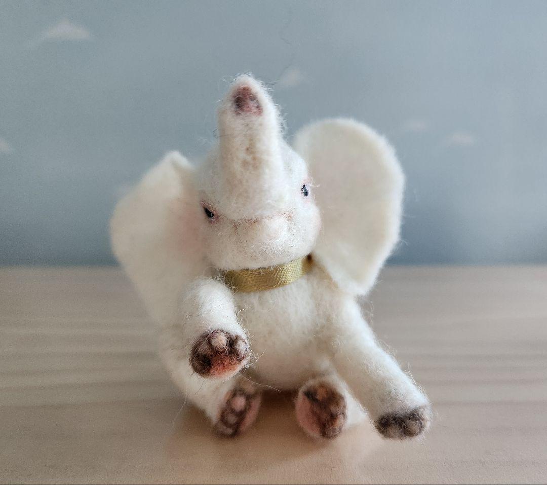 ハンドメイド 羊毛フェルト 白い象