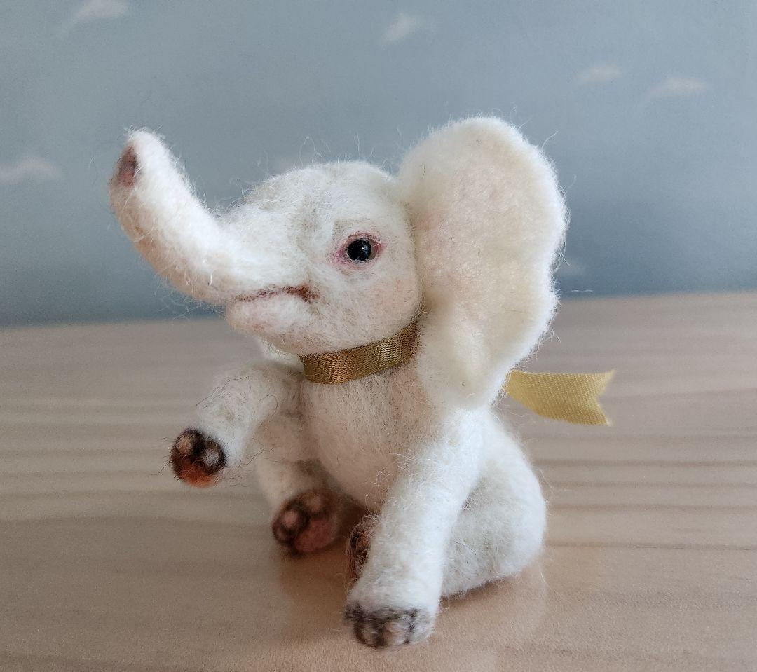 ハンドメイド 羊毛フェルト 白い象