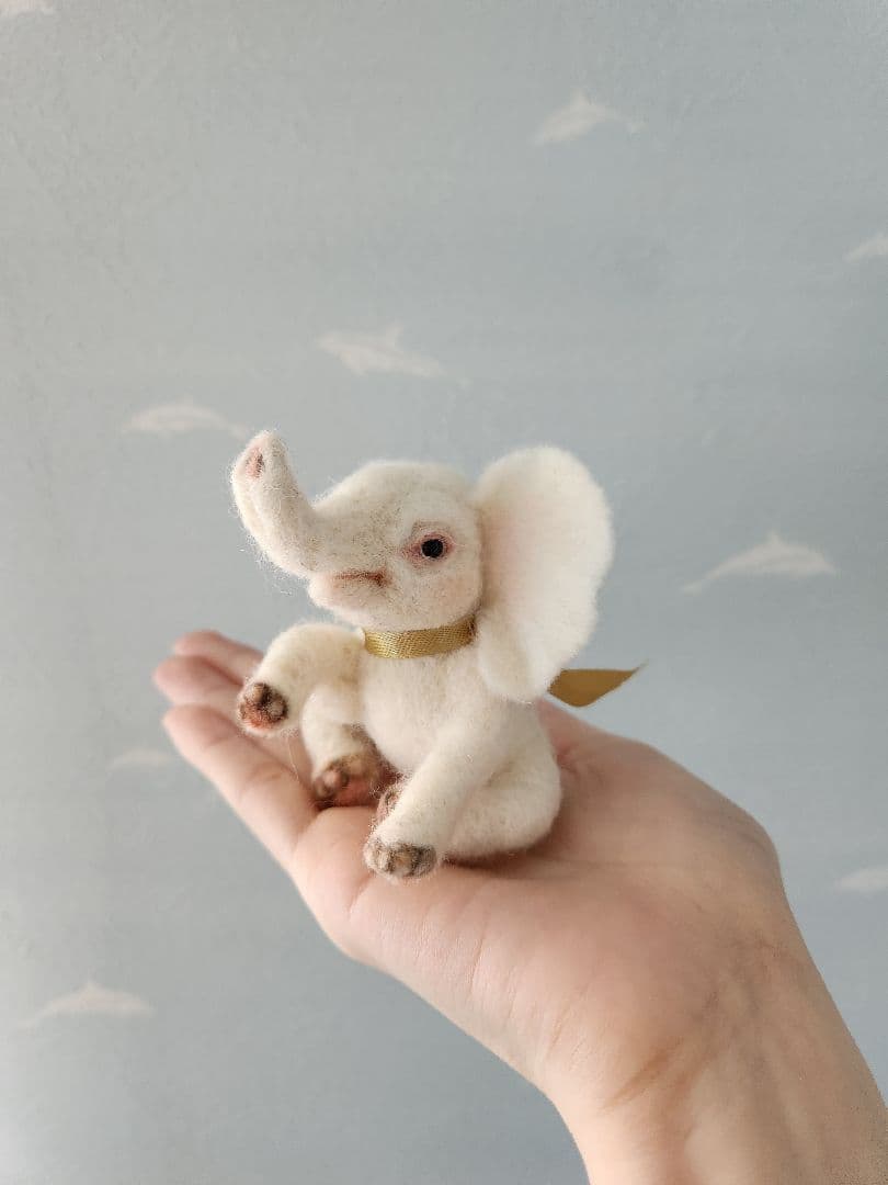 ハンドメイド 羊毛フェルト 白い象