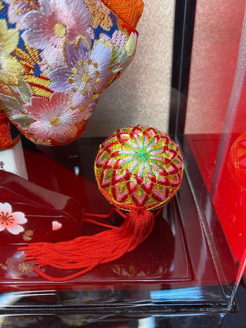 羽子板　アクリルケース黒塗り刺繍８号・サイズ間口約２４×奥行約１８×高さ約３９㎝