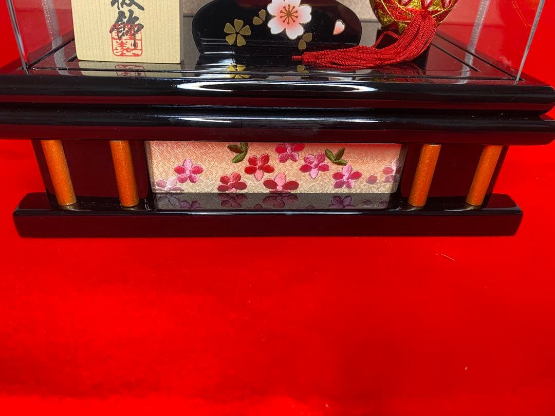 羽子板　アクリルケース黒塗り刺繍８号・サイズ間口約２４×奥行約１８×高さ約３９㎝