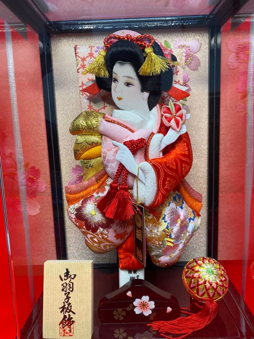 羽子板　アクリルケース黒塗り刺繍８号・サイズ間口約２４×奥行約１８×高さ約３９㎝