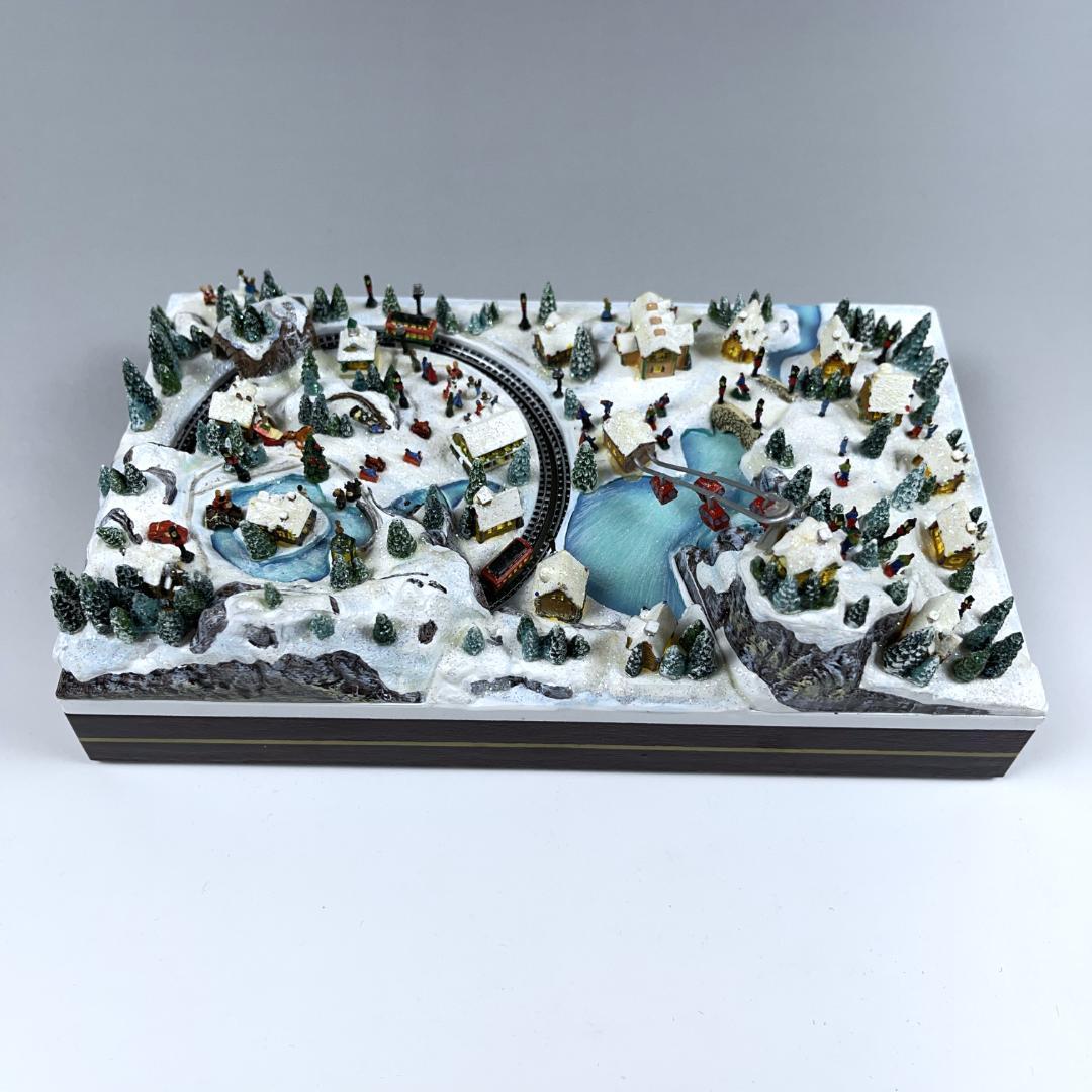 トーマスキンケード クリスマス スキーリゾート ライトアップ ジオラマ 雪化粧