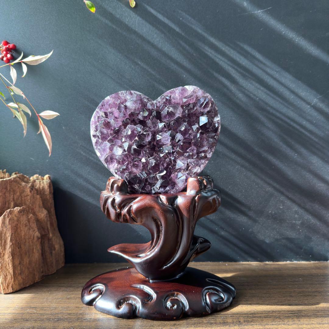 ウルグアイ産❣️天然石 アメジストのハート　置物　台座付きG.282