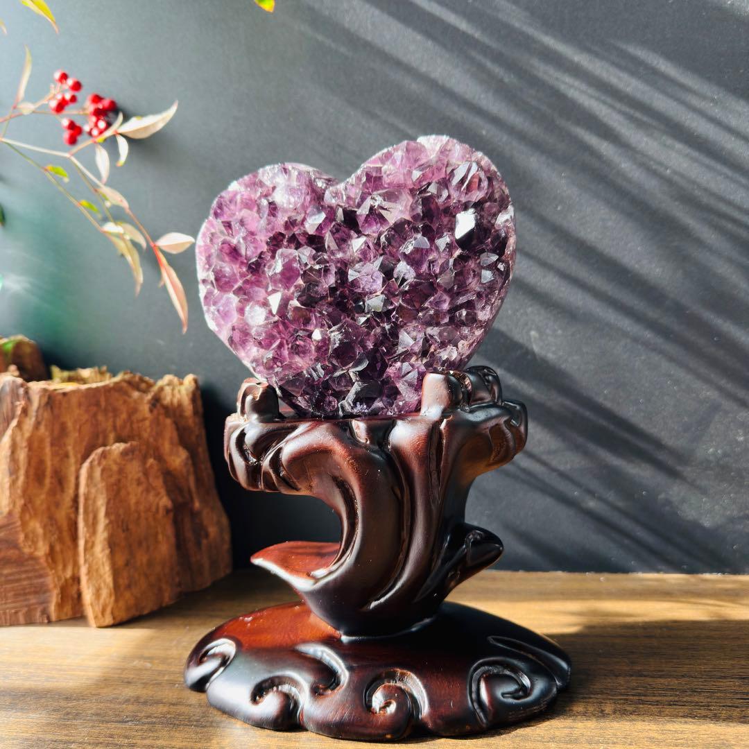 ウルグアイ産❣️天然石 アメジストのハート　置物　台座付きG.282