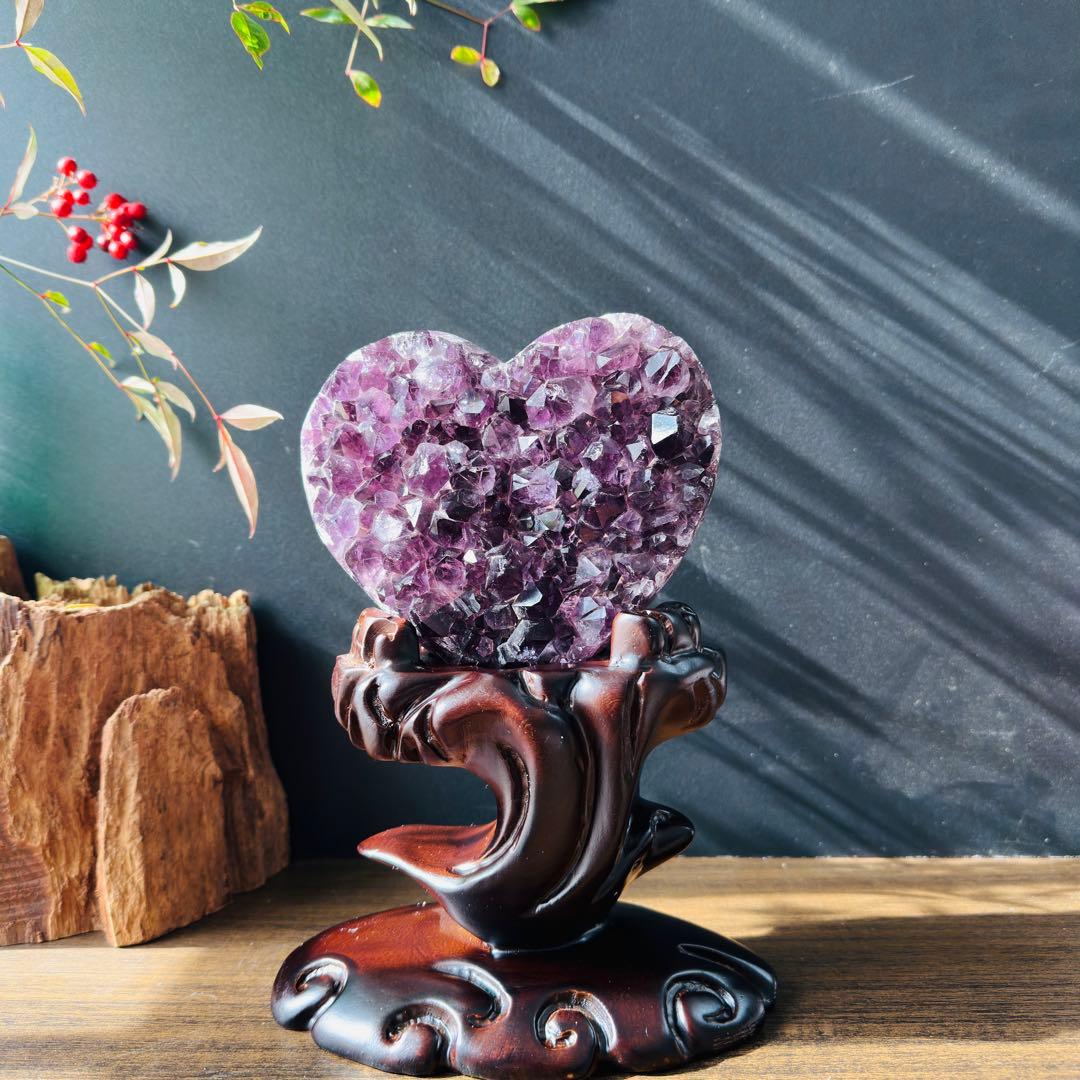 ウルグアイ産❣️天然石 アメジストのハート　置物　台座付きG.282