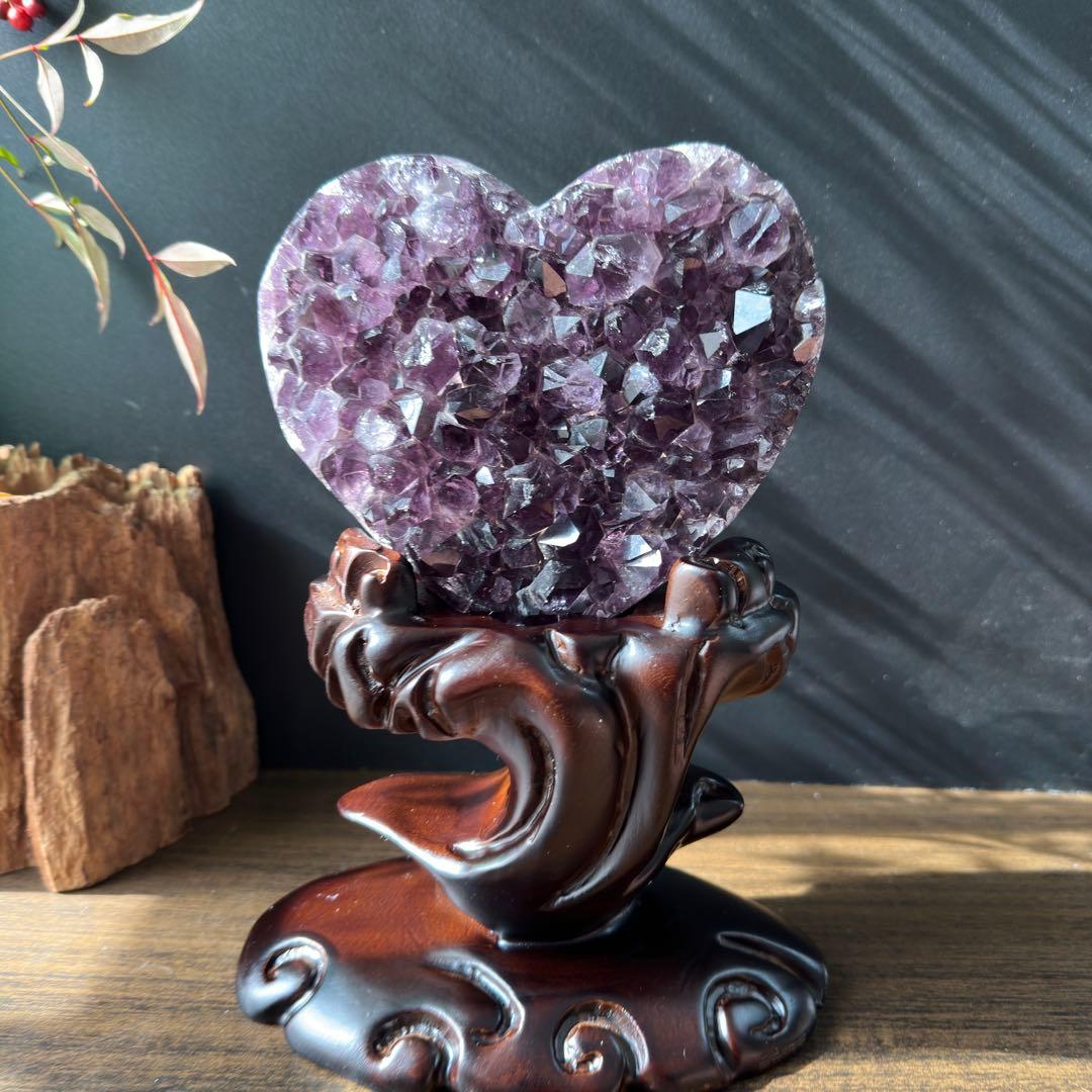 ウルグアイ産❣️天然石 アメジストのハート　置物　台座付きG.282
