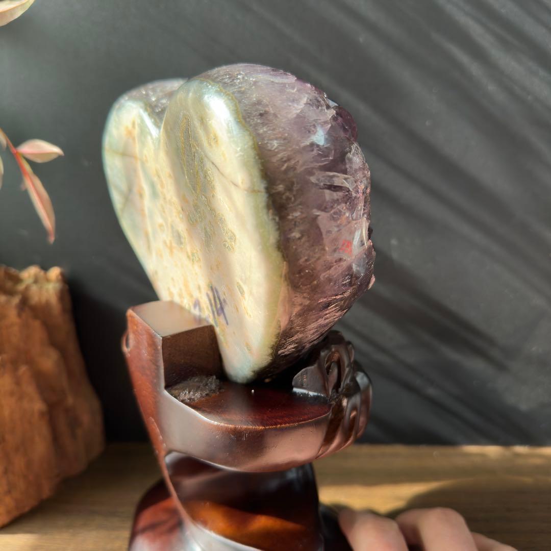 ウルグアイ産❣️天然石 アメジストのハート　置物　台座付きG.282