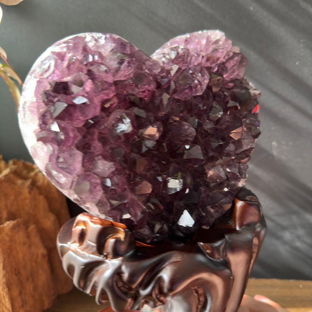 ウルグアイ産❣️天然石 アメジストのハート　置物　台座付きG.282