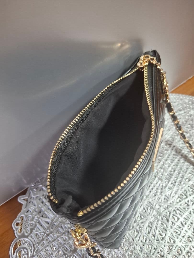 限定セール‼️CHANEL メイクアップマトラッセポーチ　 ノベルティ　斜め掛け