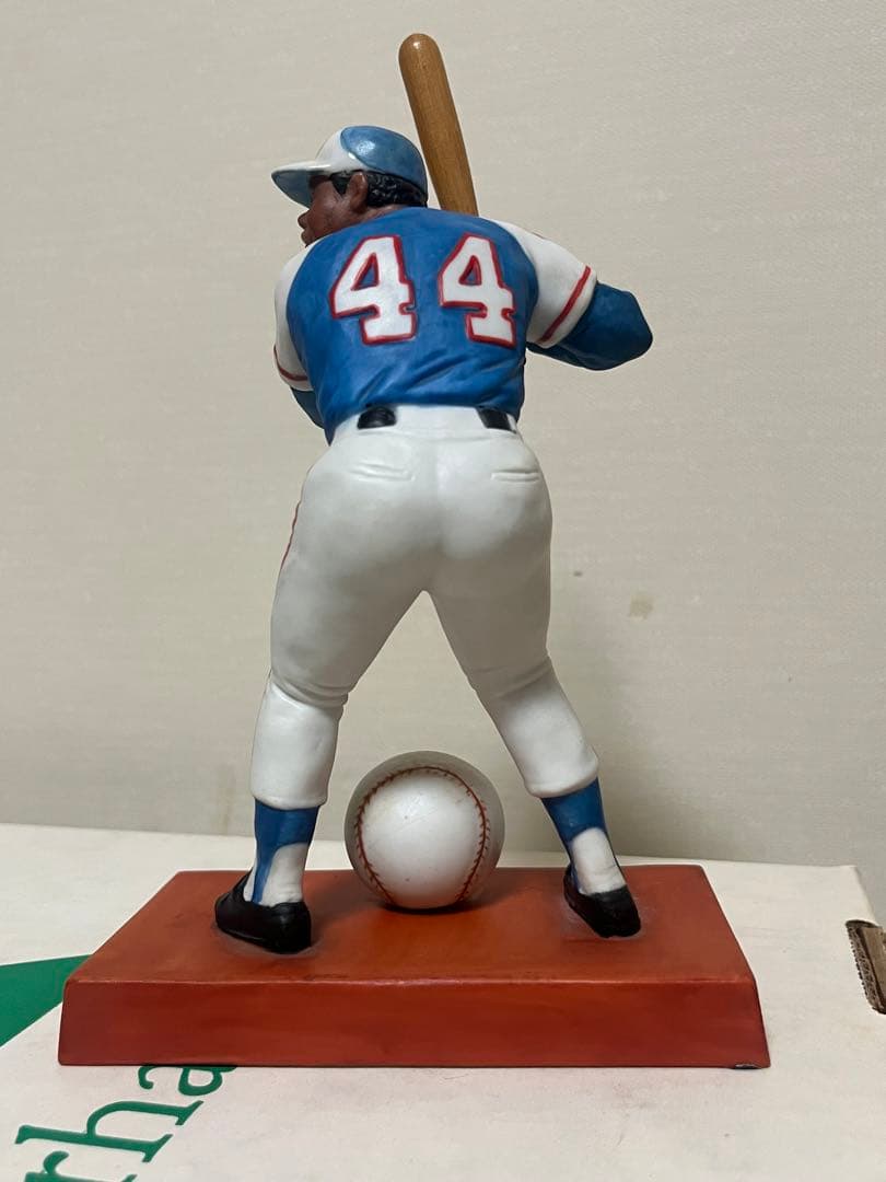 ハンクアーロンのホームラン755号記念フィギュア(陶器)