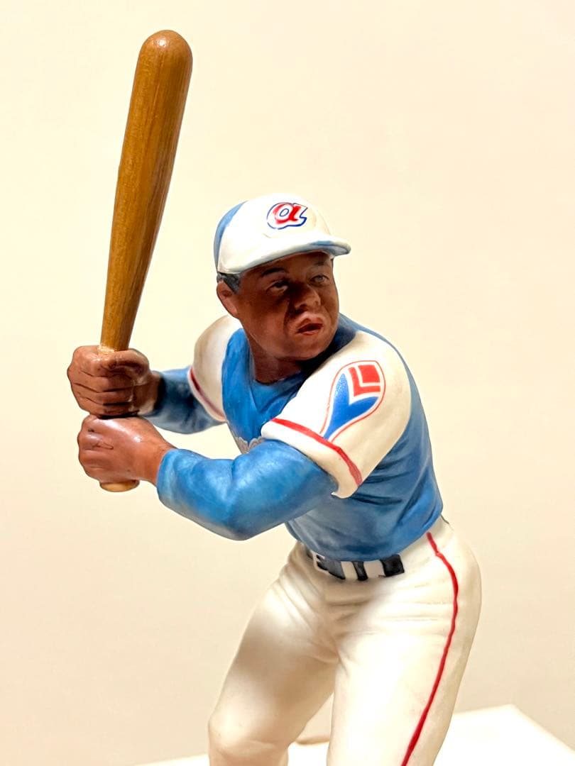 ハンクアーロンのホームラン755号記念フィギュア(陶器)