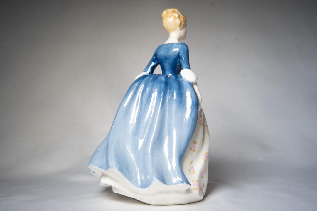 ロイヤルドルトン フィギュリン 陶器人形 ファーストダンス アリソン