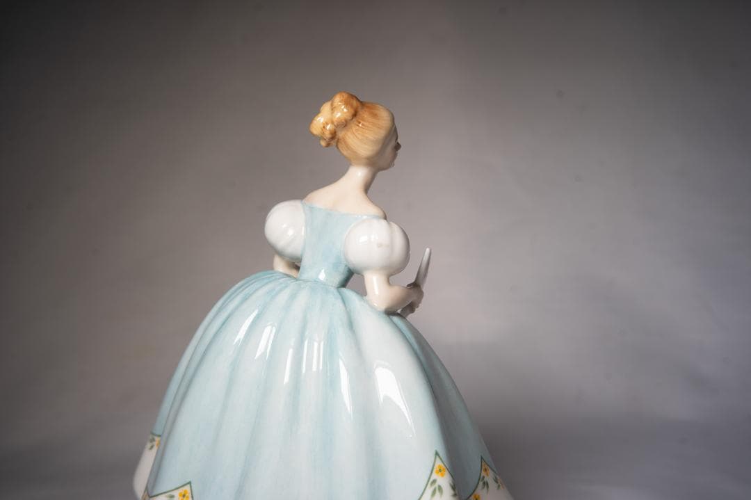 ロイヤルドルトン フィギュリン 陶器人形 ファーストダンス アリソン