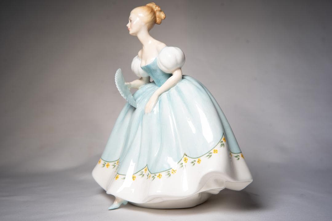 ロイヤルドルトン フィギュリン 陶器人形 ファーストダンス アリソン