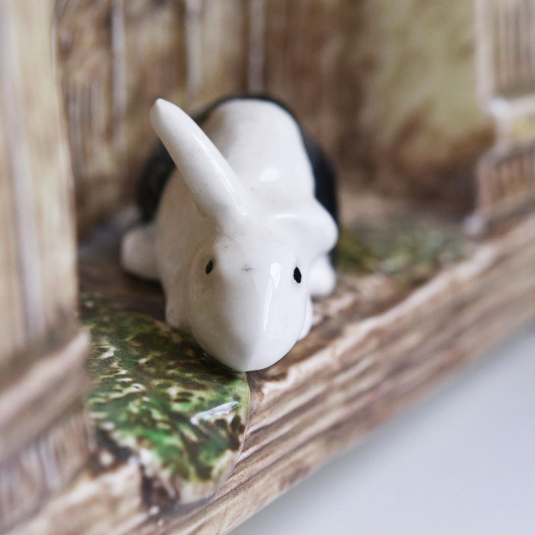 イギリスヴィンテージ　\"Falcon\"　ラビット陶器のオブジェ[sa699]