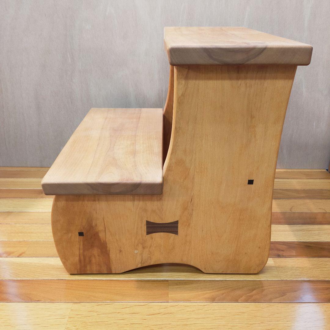 どっしりとした踏台 本職による手作り品です。