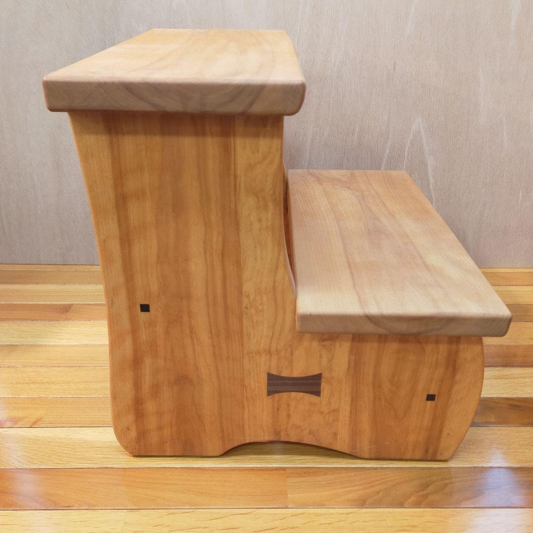どっしりとした踏台 本職による手作り品です。
